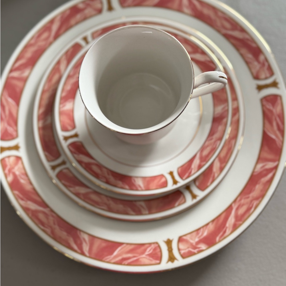 43 piece Sango  Majestry Collection fine china
marble roar # 8423